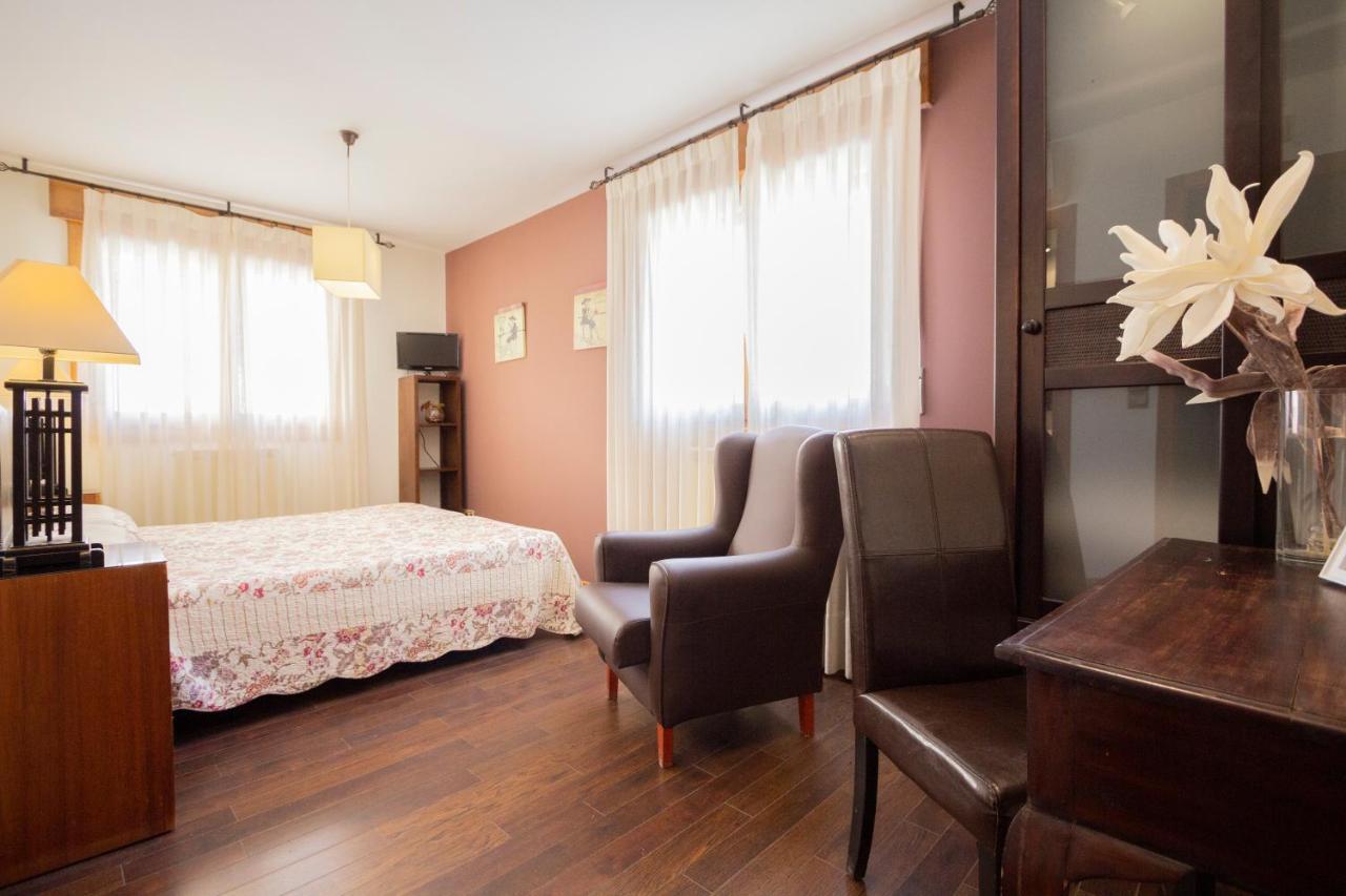 Hostal Los Canteros Golmayo Zewnętrze zdjęcie